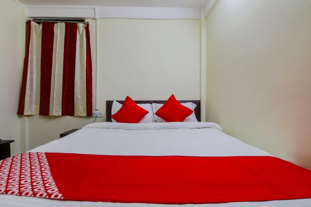Nirvana Guest House 西隆 外观 照片