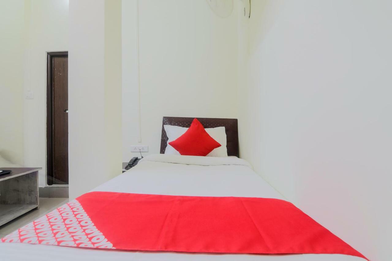 Nirvana Guest House 西隆 外观 照片