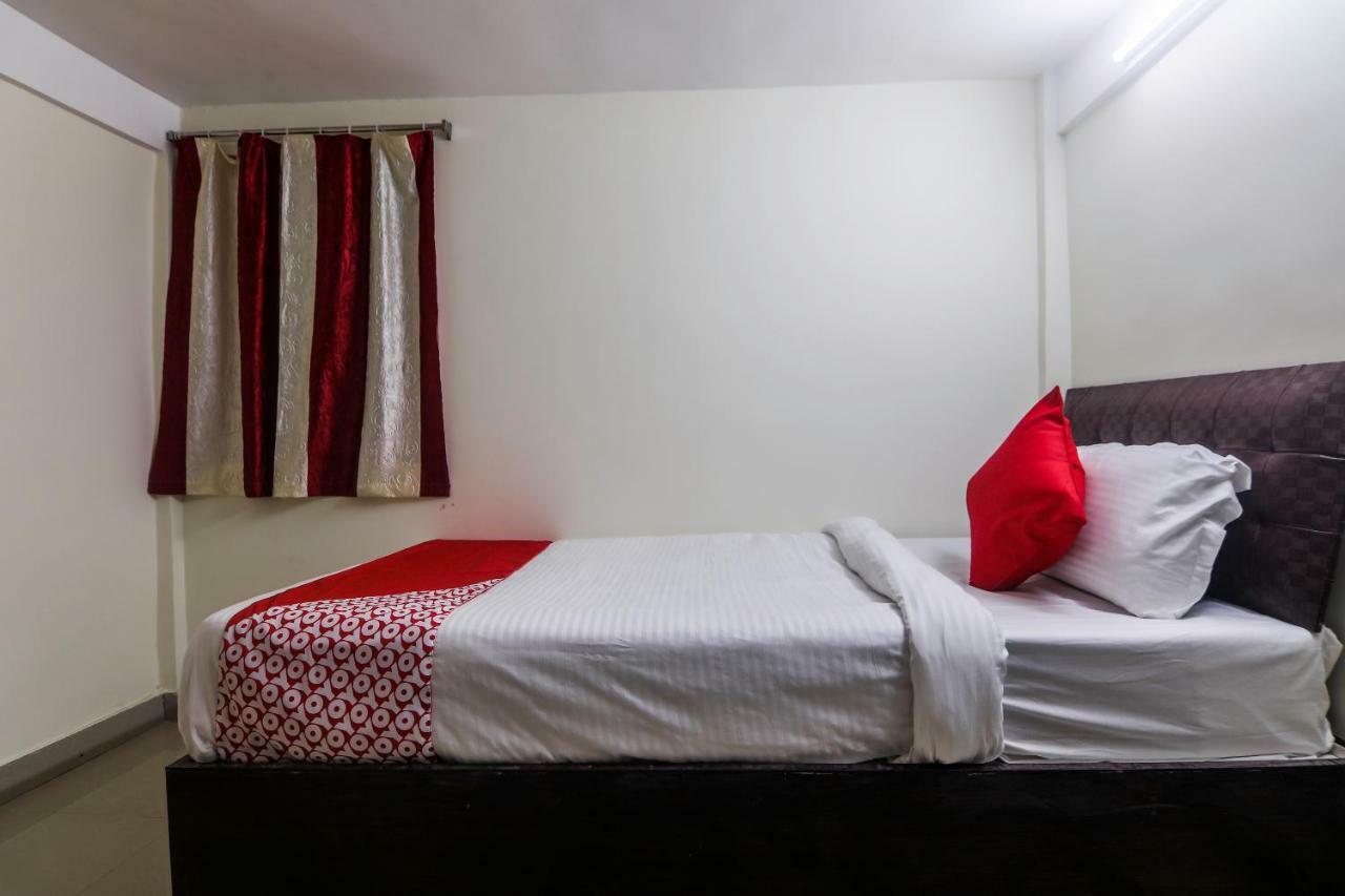 Nirvana Guest House 西隆 外观 照片